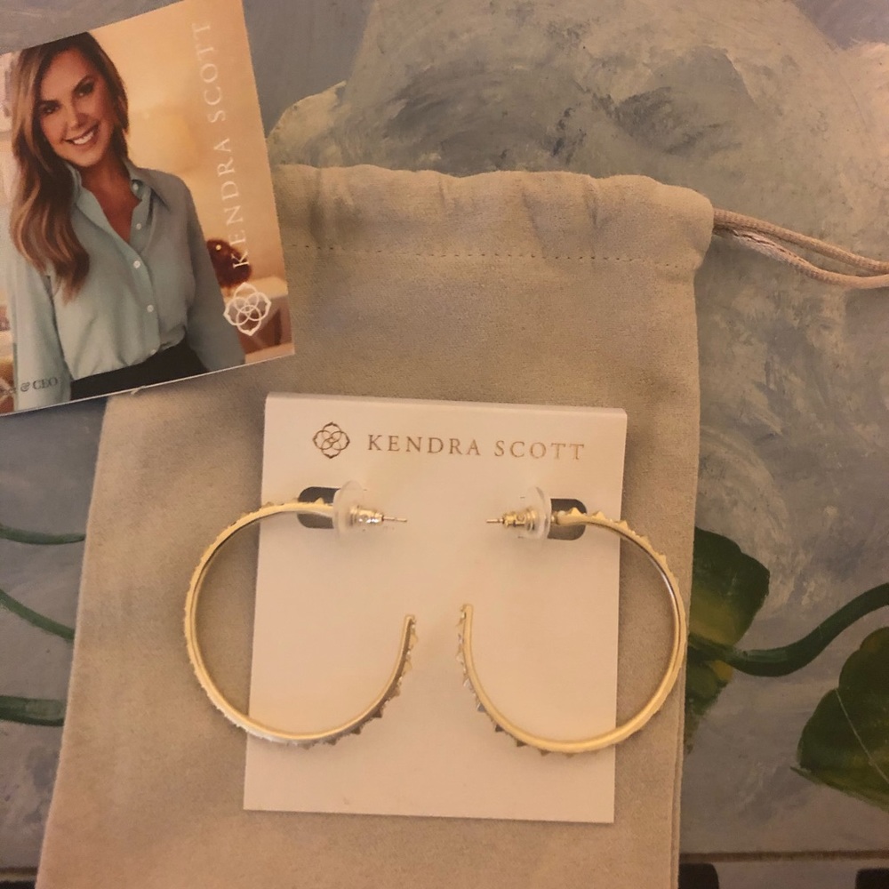 Veronica Hoop earrings in gold